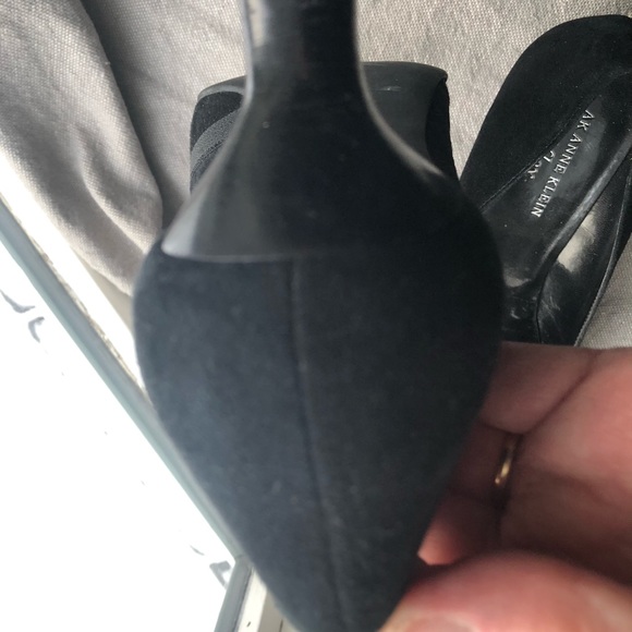 Size 9 Anne Klein iFlex Suede Pumps - Picture 8 of 8